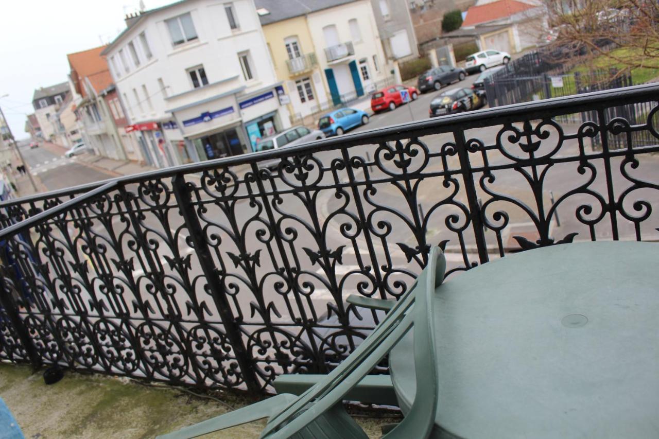 Le Voltaire Hotel Berck Buitenkant foto